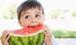 娱乐吃瓜颜色小花恋情是假的,娱乐吃瓜，小花恋情真相大揭秘！